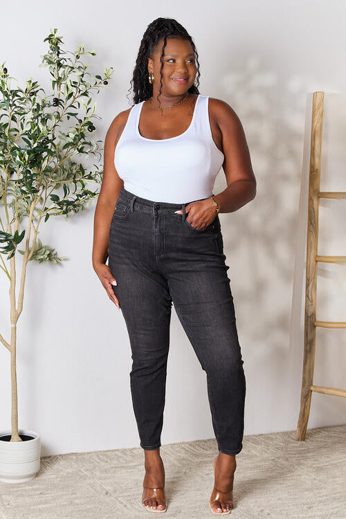 Front view of model wearing black denim judy blue full size tummy control high waist jeans 